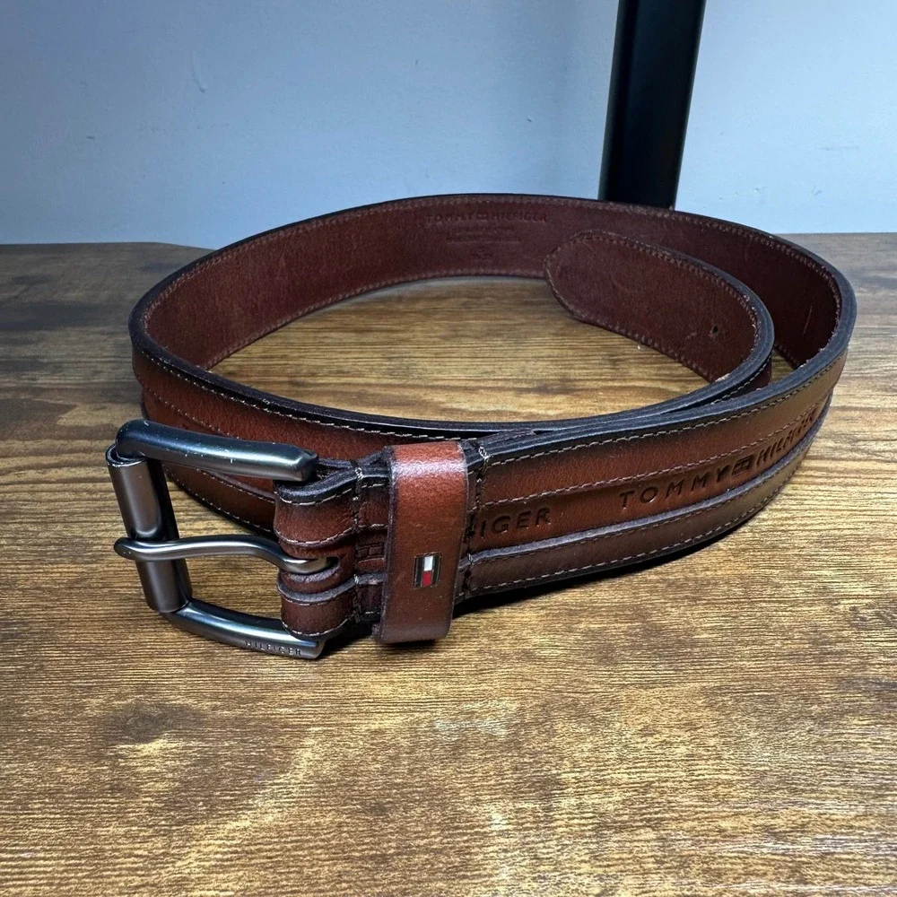 Tommy Hilfiger Mens Brown Genuine Leather Belt Size 30-32 Small Embossed Logo